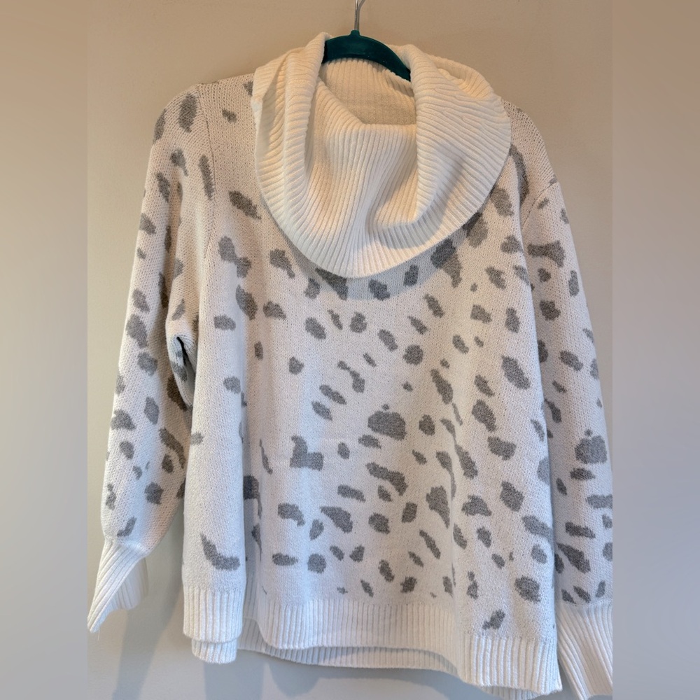 Philosophy Gray Animal Print Cowl